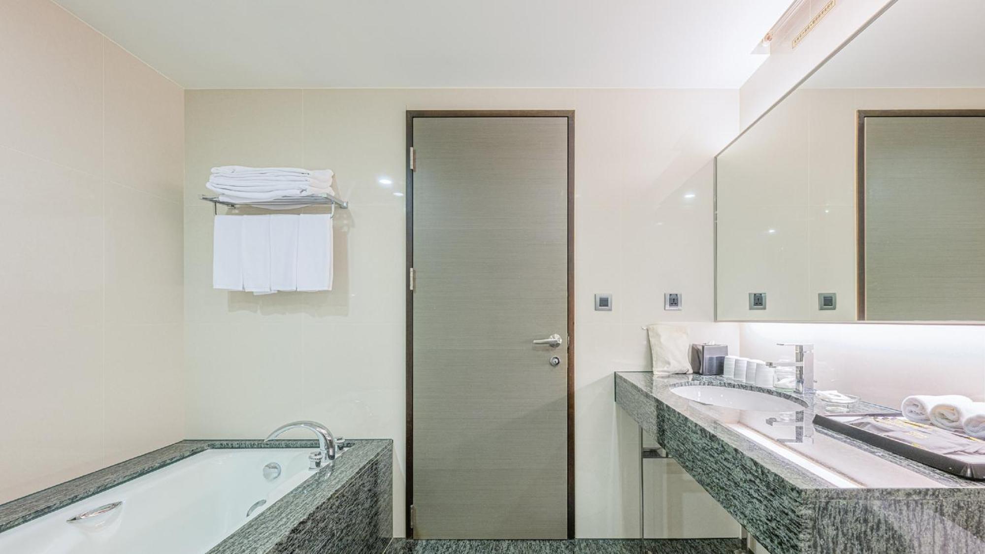 Check Inn Select Taichung Dadun Экстерьер фото