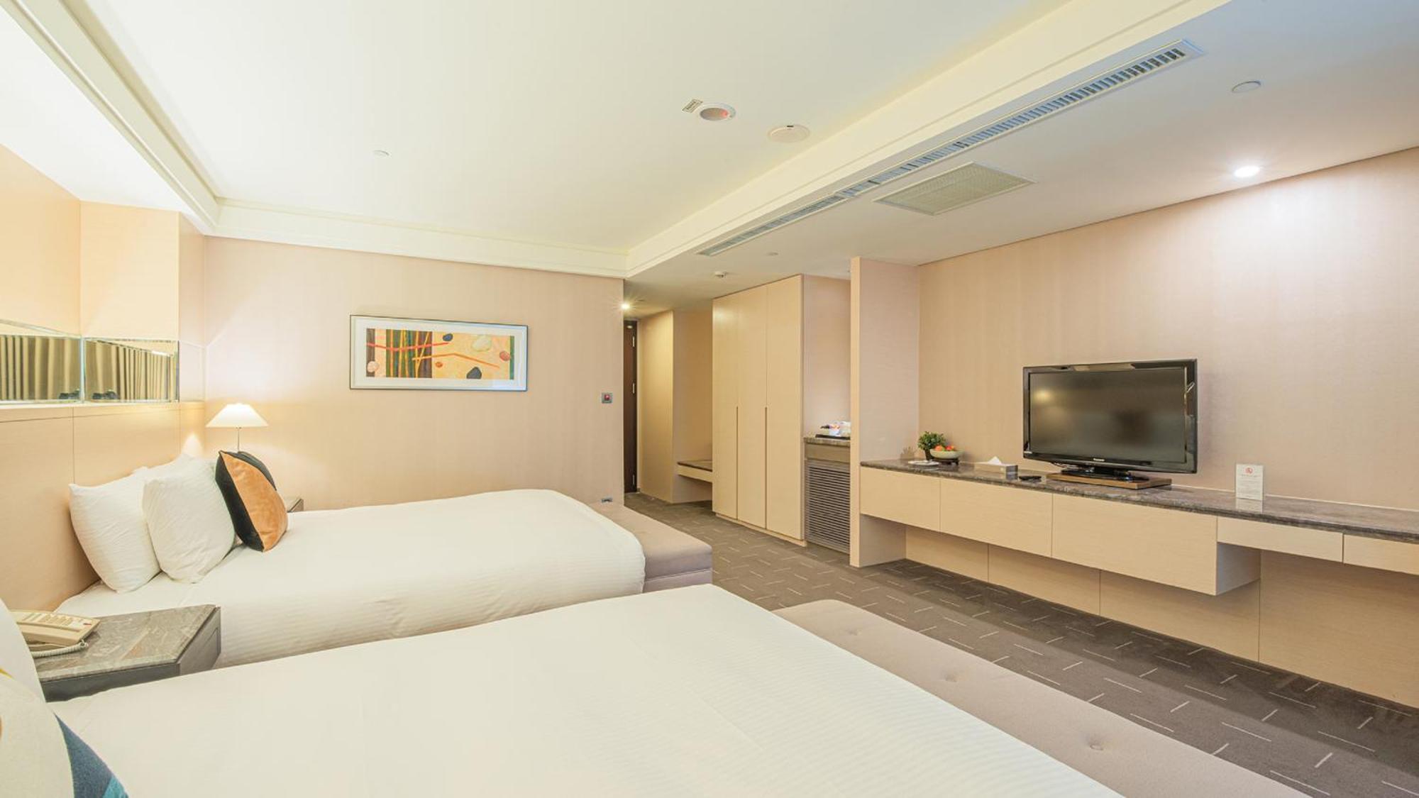 Check Inn Select Taichung Dadun Экстерьер фото