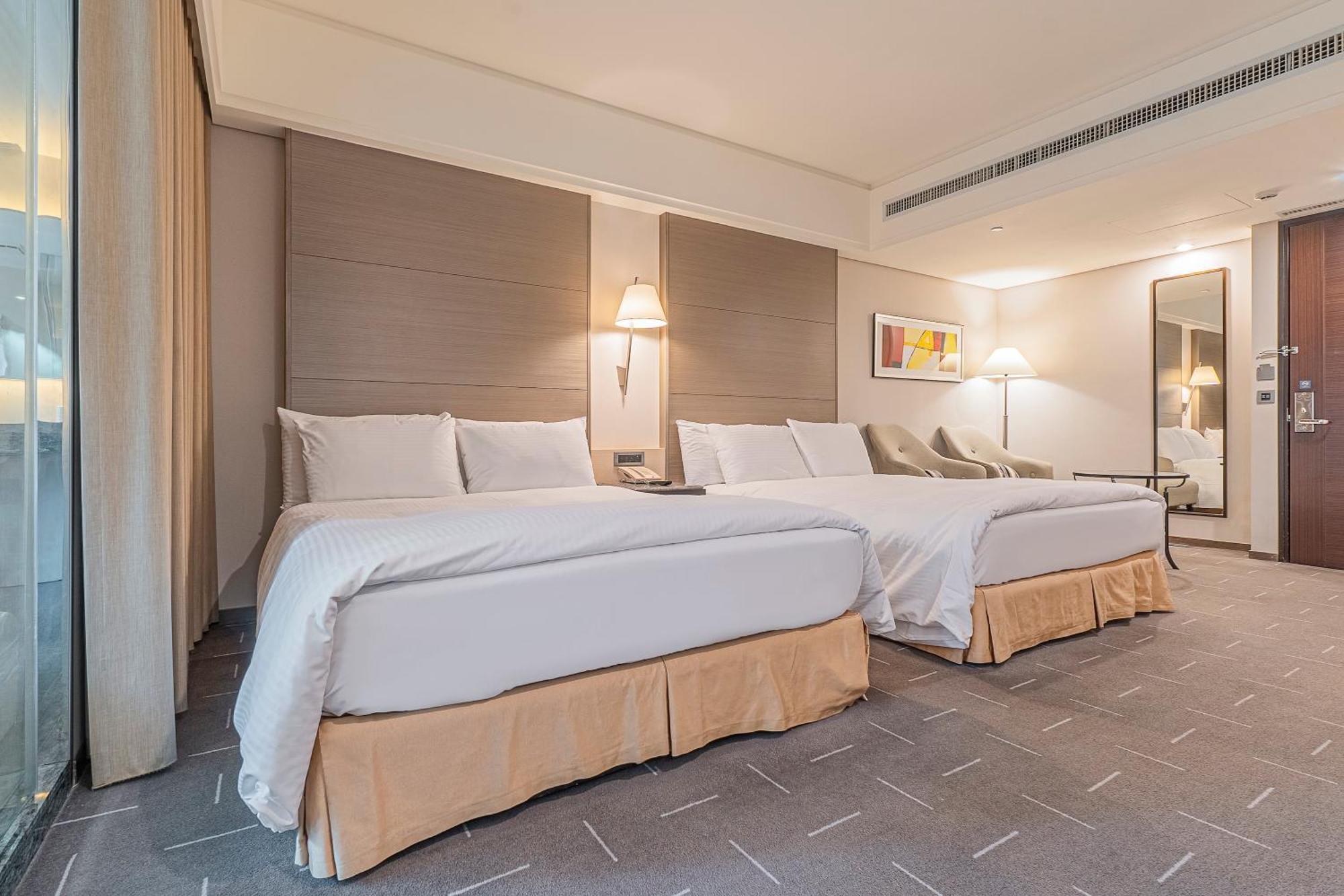 Check Inn Select Taichung Dadun Экстерьер фото