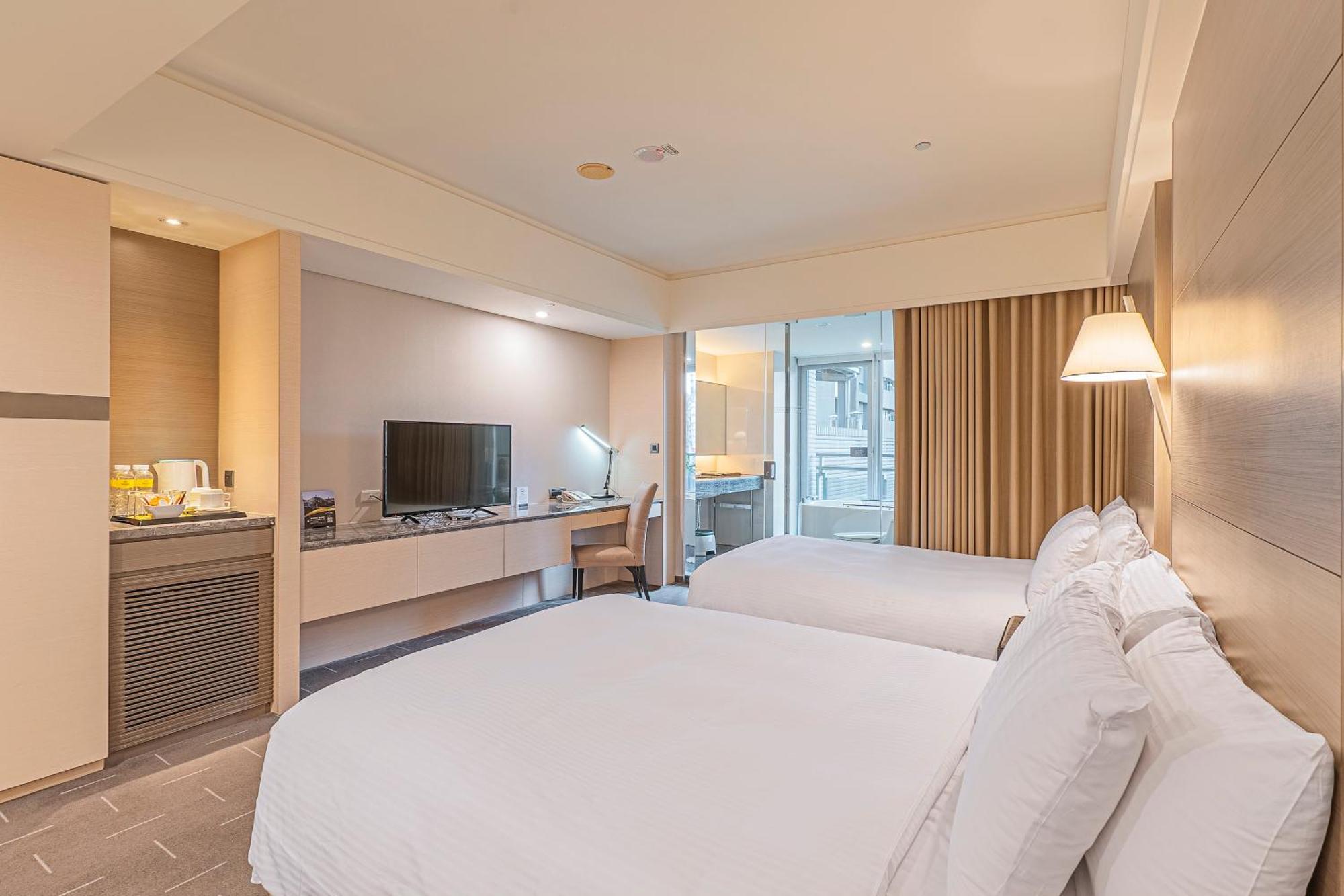 Check Inn Select Taichung Dadun Экстерьер фото
